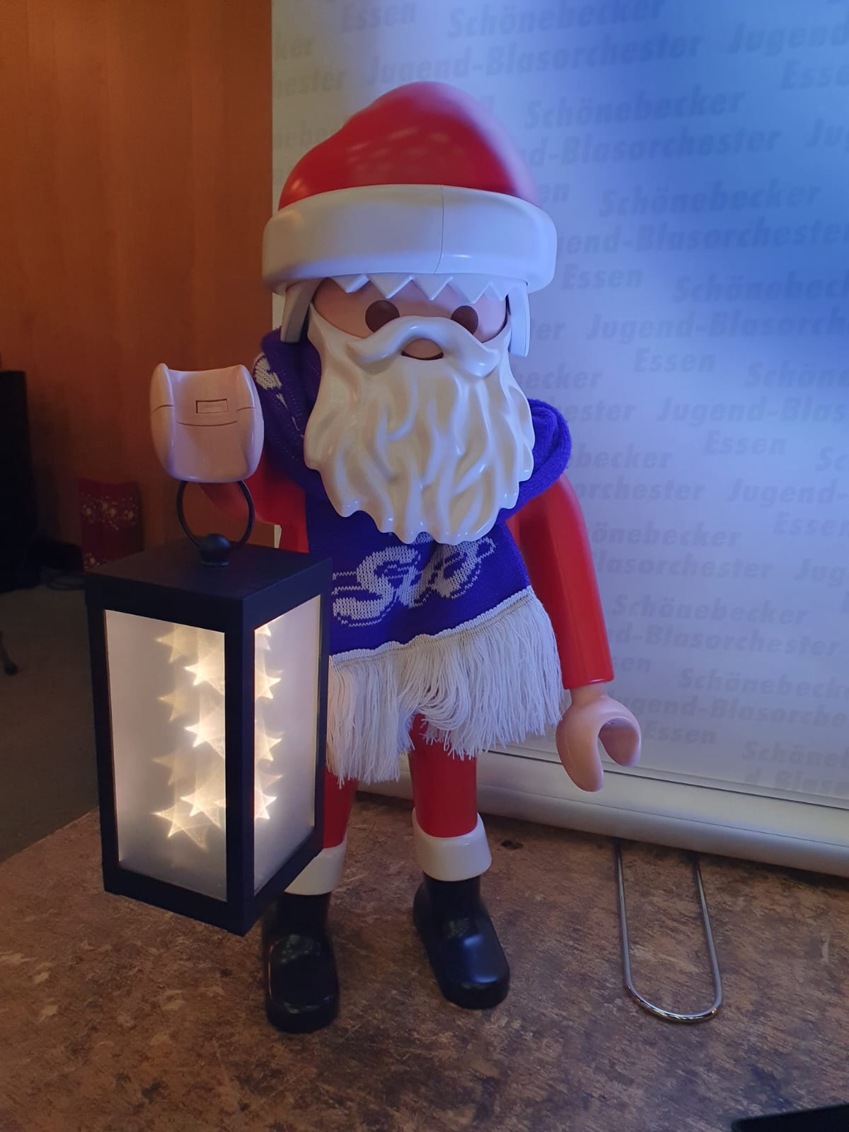 Mehr über den Artikel erfahren Weihnachtsgrüße vom SJB